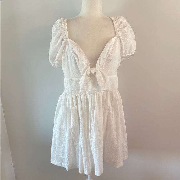 Bar III Dresses & Skirts - Barr lll NWT bright white eyelet dress